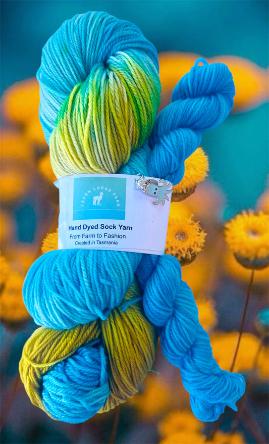 Bright buttons 4ply Sock Yarn